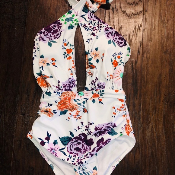 LAST ONE SZ SMALL!!! NWT ROSE GARDEN WRAP - Picture 6 of 6